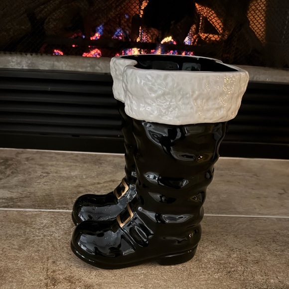 Black Santa Boot Planter - Picture 2 of 4